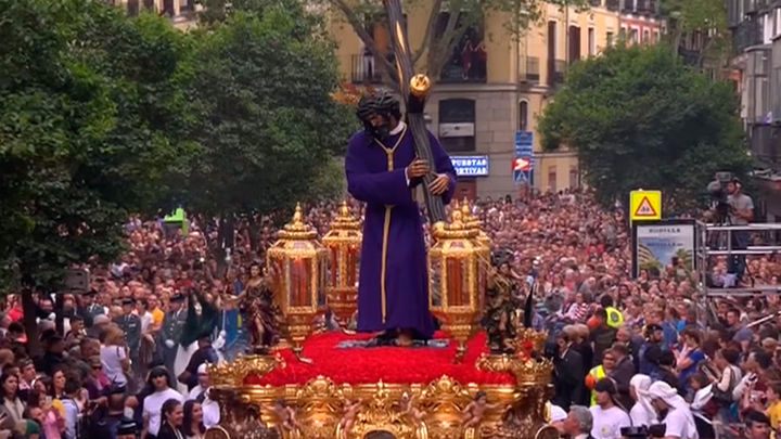La imagen de Nuestro Padre Jesús del Gran Poder, recorre las calles madrileñas (2017) / Telemadrid