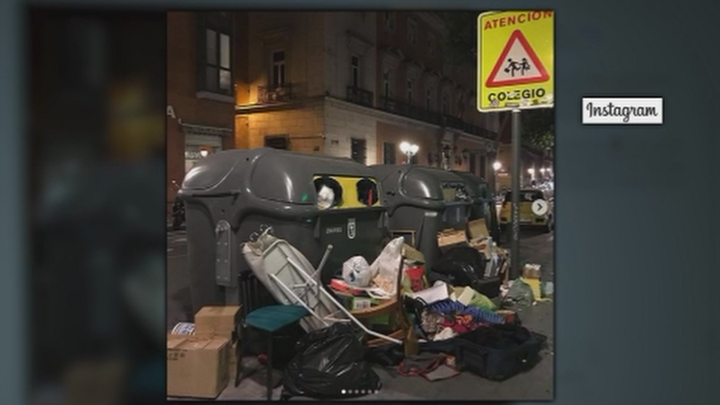 Basura acumulada en una de las calles del barrio