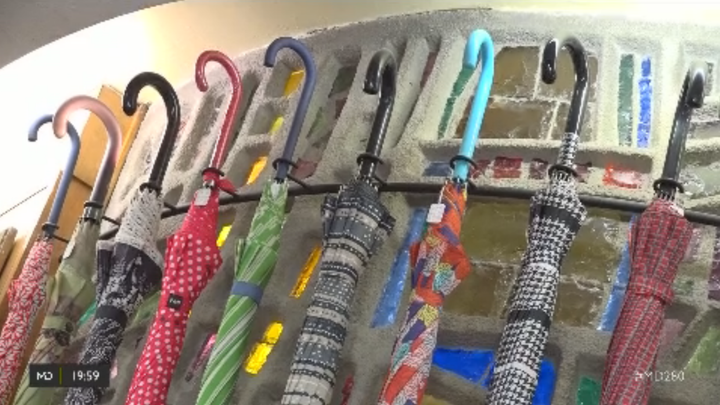 Paraguas en venta, sus precios oscilan desde los 50 hasta los 500 euros