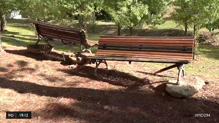 Mobiliario urbano en mal estado en el Prado Ovejero de Móstoles / Redacción