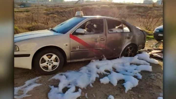 Taxi quemado durante la noche del martes
