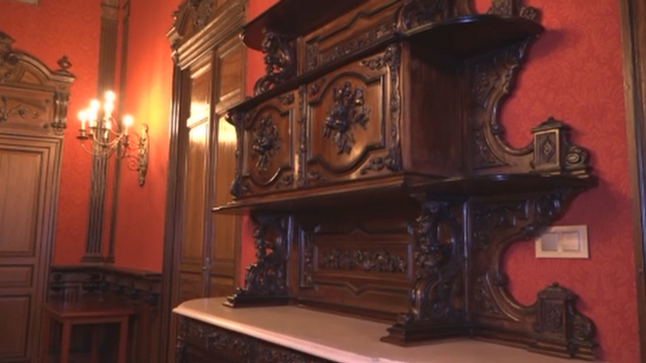 Mobiliario de roble del interior del palacio