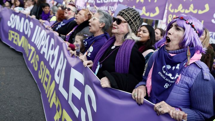 Detalle de la cabecera de la manifestación del 8-M en Madrid