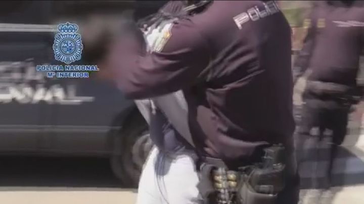 Momento de la detención de 'El Chule' a la policía / Telemadrid