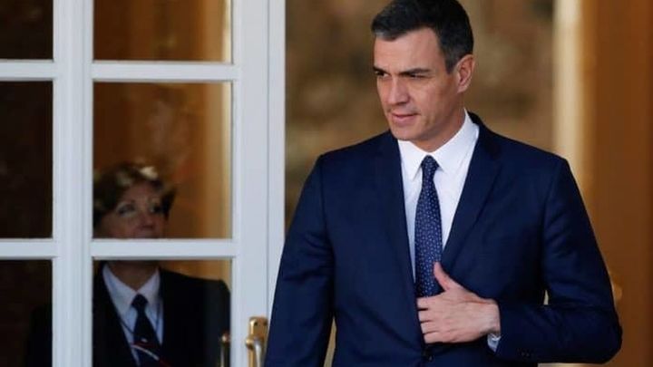 Pedro Sánchez en la puerta de La Moncloa