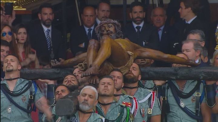 Cristo de Mena a hombros de legionarios