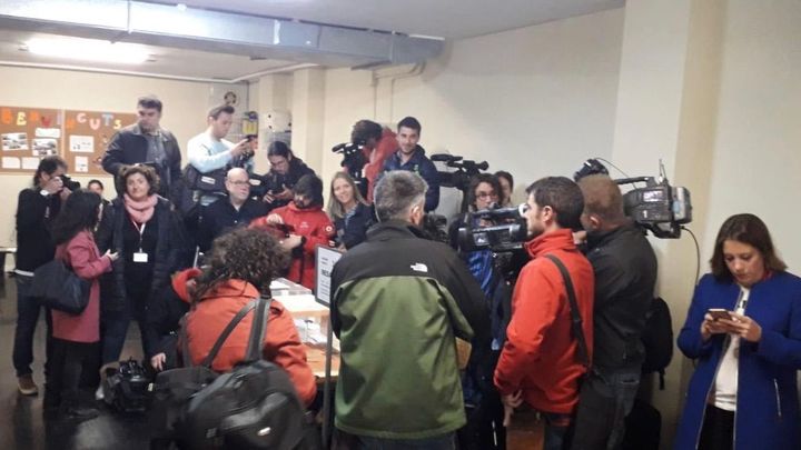 Colegio Santa Marta de Hospitalet de Llobregat (Barcelona)  donde votará Albert Rivera / Bertha Queral