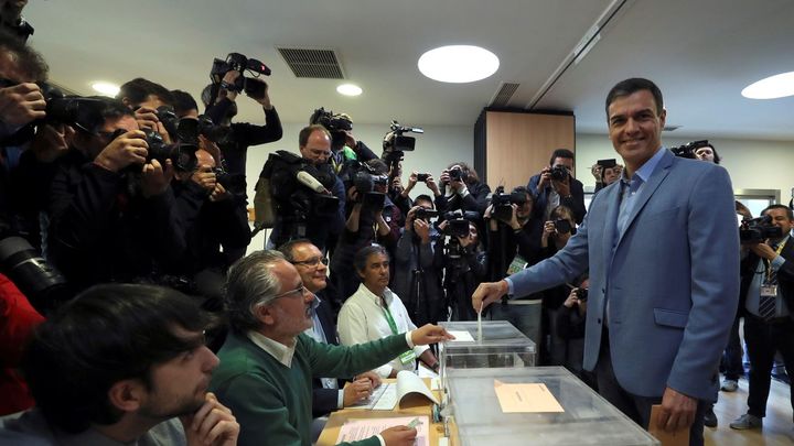 Pedro Sánchez vota / EFE