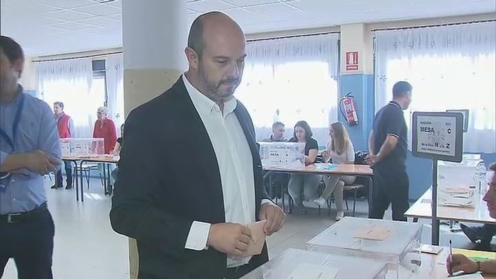 Rollán en el momento previo a su votación