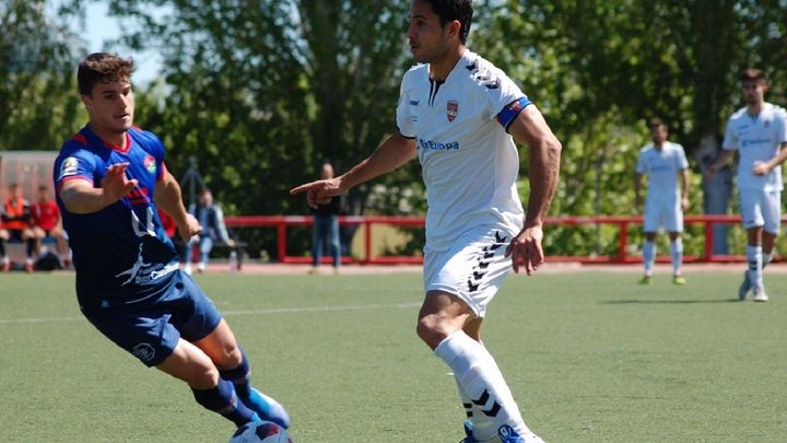 Molina con el balón en los pies / Alcobendas Sport