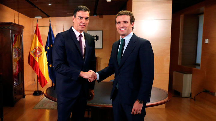 Pedro Sánchez con Pablo Casado