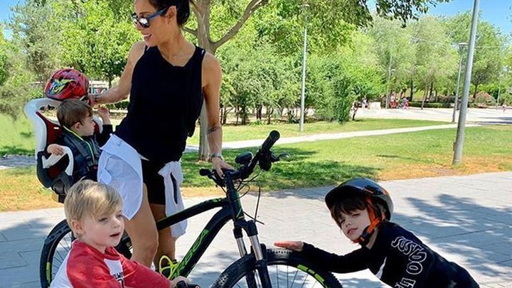Pilar Rubio con sus hijos