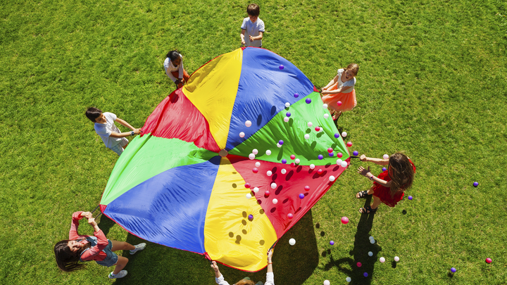 Juegos en un campamento de verano