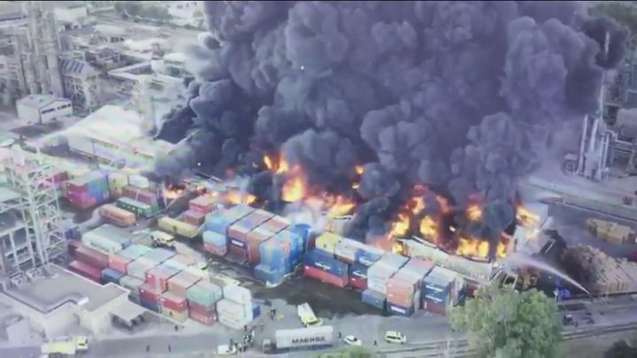 Incendio en la factoría Indorama en San Roque (Cádiz)