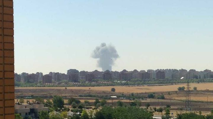 Columna de humo provocada por un incendio en Fuenlabrada