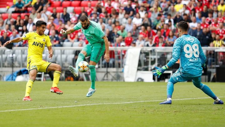 Primer gol de Benzema