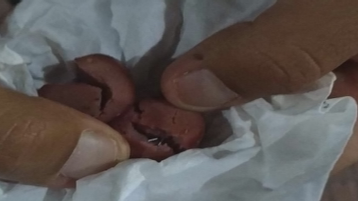 Salchichas con clavos en su interior que se han ido encontrando los vecinos de Móstoles