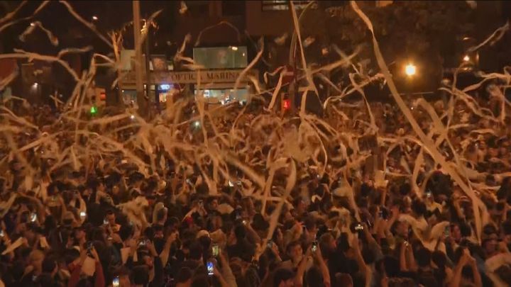 Rollos de papel higiénico contra la Consellería de Interior