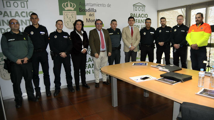 Reunión en Boadilla de Policía Nacional, Guardia Civil, Policía Local y  Protección Civil / Ayuntamiento de Boadilla