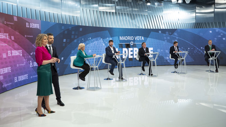 Debate al Ayuntamiento, presentado por María Rey y Jon Ariztimuño.