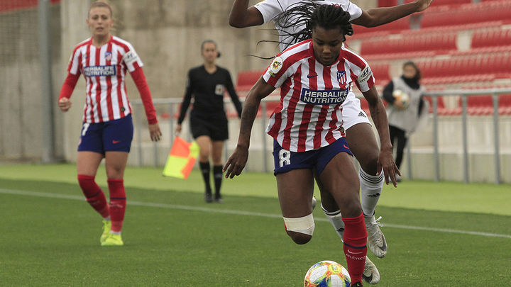 Ludmila se marcha de una rival / Atlético de Madrid