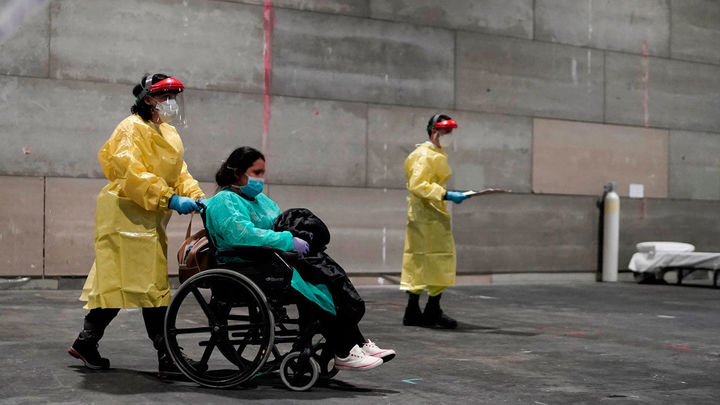 Traslado de enfermos al recinto de Ifema