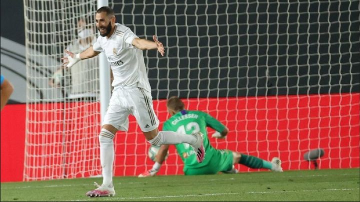 Benzema ante el Valencia / EFE