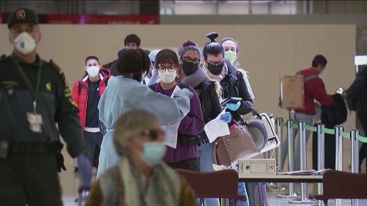 Controles a viajeros en los aeropuertos / REDACCIÓN