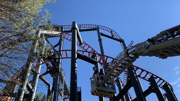 Atracción La Tarántula, del Parque de Atracciones de Madrid / Emergencias Madrid