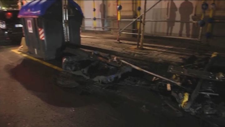 Contenedores quemados en Bilbao / TELEMADRID
