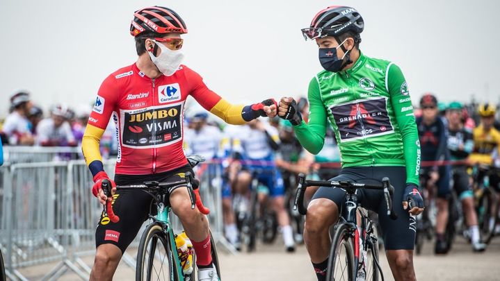 Carapaz y Roglic / @lavuelta