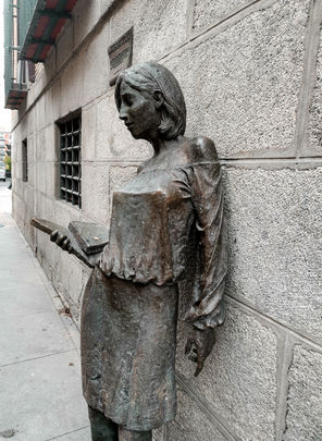 Estatua de Julia, Malasaña / S.L