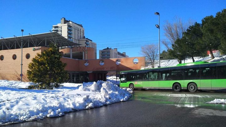 Un autobús recorre Alcorcón tras la nevada / Ayunamiento de Alcorcón