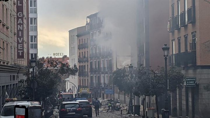 Imágenes de la explosión en la calle Toledo de Madrid / AGENCIAS