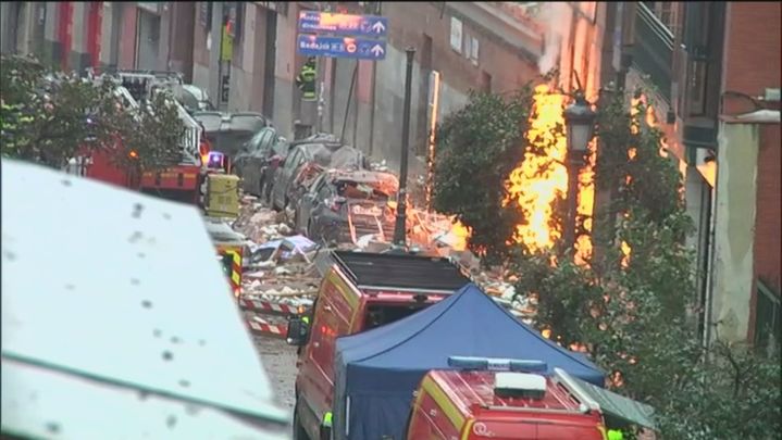 Llamas en el edificio de la calle de Toledo / REDACCIÓN