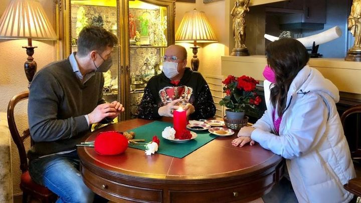 Óscar Martínez y Carmen Alcayde visitan a Rappel. / Comunicación Telemadrid