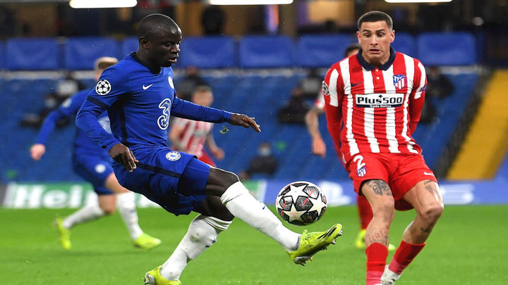 José María Giménez ante el Chelsea / EFE