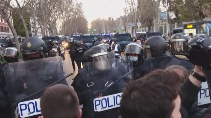 Fuerte dispositivo policial para evitar altercados por la concentración a favor de Pablo Hasél / Telemadrid