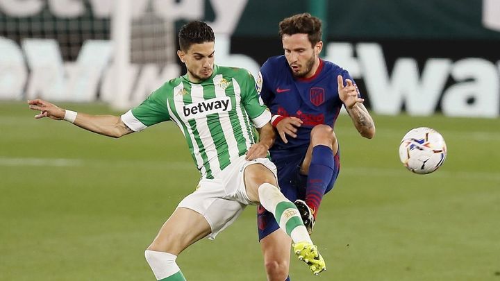 Saúl ante el Betis / EFE