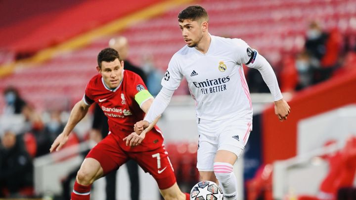 Fede Valverde ante el Liverpool / EFE