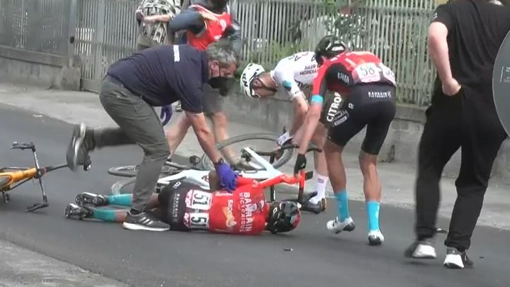 Caída de Mikel Landa / Twitter