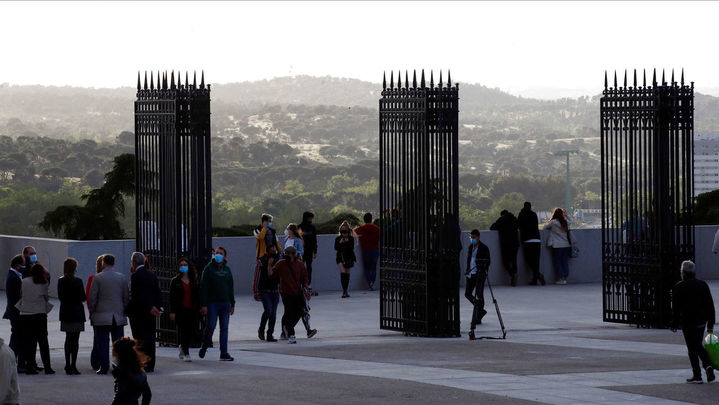 Patrimonio Nacional reabre el mirador del Palacio Real con vistas al Campo del Moro / EFE