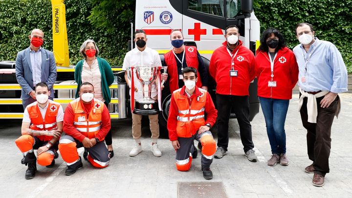 Atlético de Madrid en la Cruz Roja / @atleti