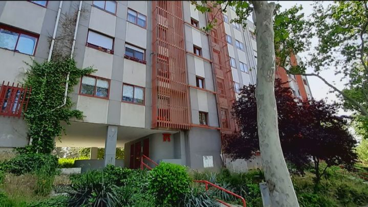 Clara Inés vivía sola en un piso del IVIMA desde 1996 / Telemadrid