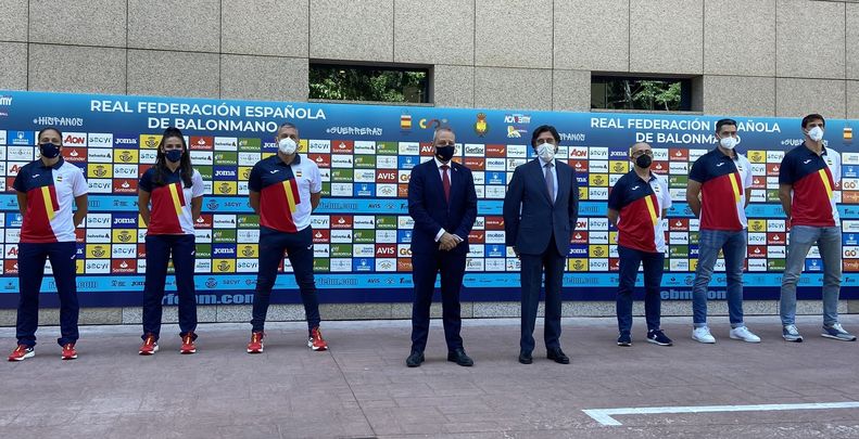 Jugadores y seleccionadores de balonmano / @RFEBalonmano