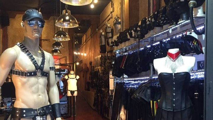 SR Leather, la primera tienda de objetos BDSM de España / Redes sociales