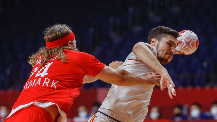 Raúl Entrerríos ante Dinamarca / EFE