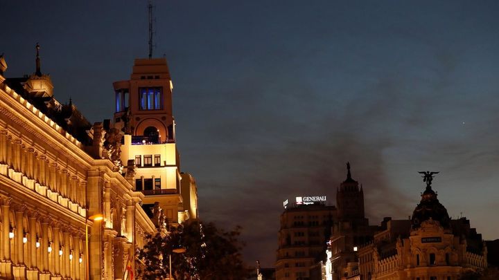 Nube del humo de los incendios de Ávila en el centro de Madrid / EFE
