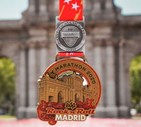 Medalla del maratón de Madrid / @RNRmadmaraton