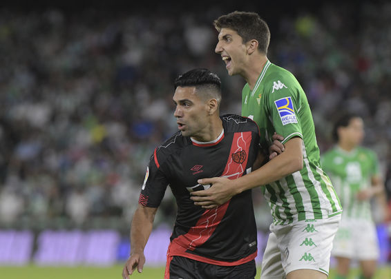 Falcao ante el Betis / @rayovallecano
